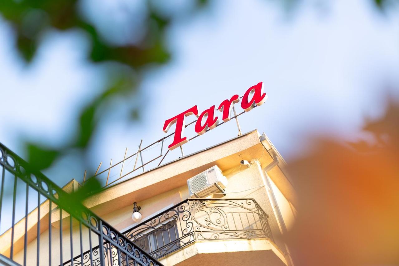 Tara *